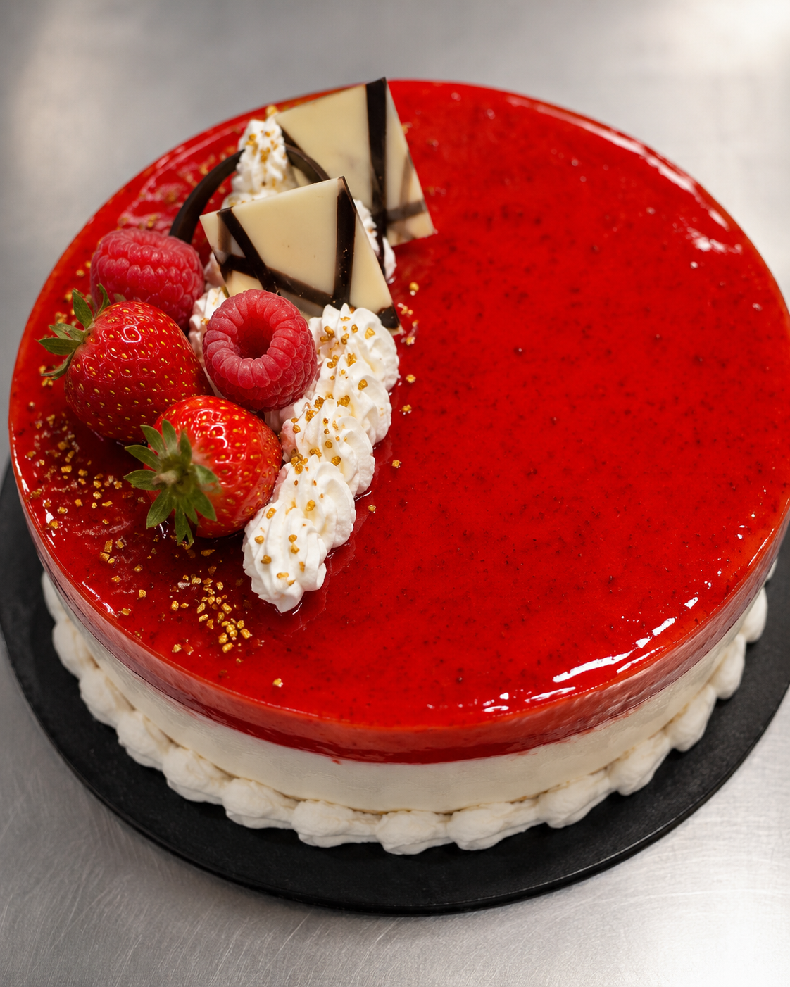 Erdbeer-Vanille Torte mit Erdbeerspiegel – Ø 22 cm | 8–10 Personen